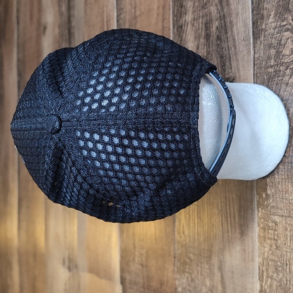 New Era Cleveland Indians Genuine Merchandise Textured Mesh Snap Back In Black - Picture 5 of 10